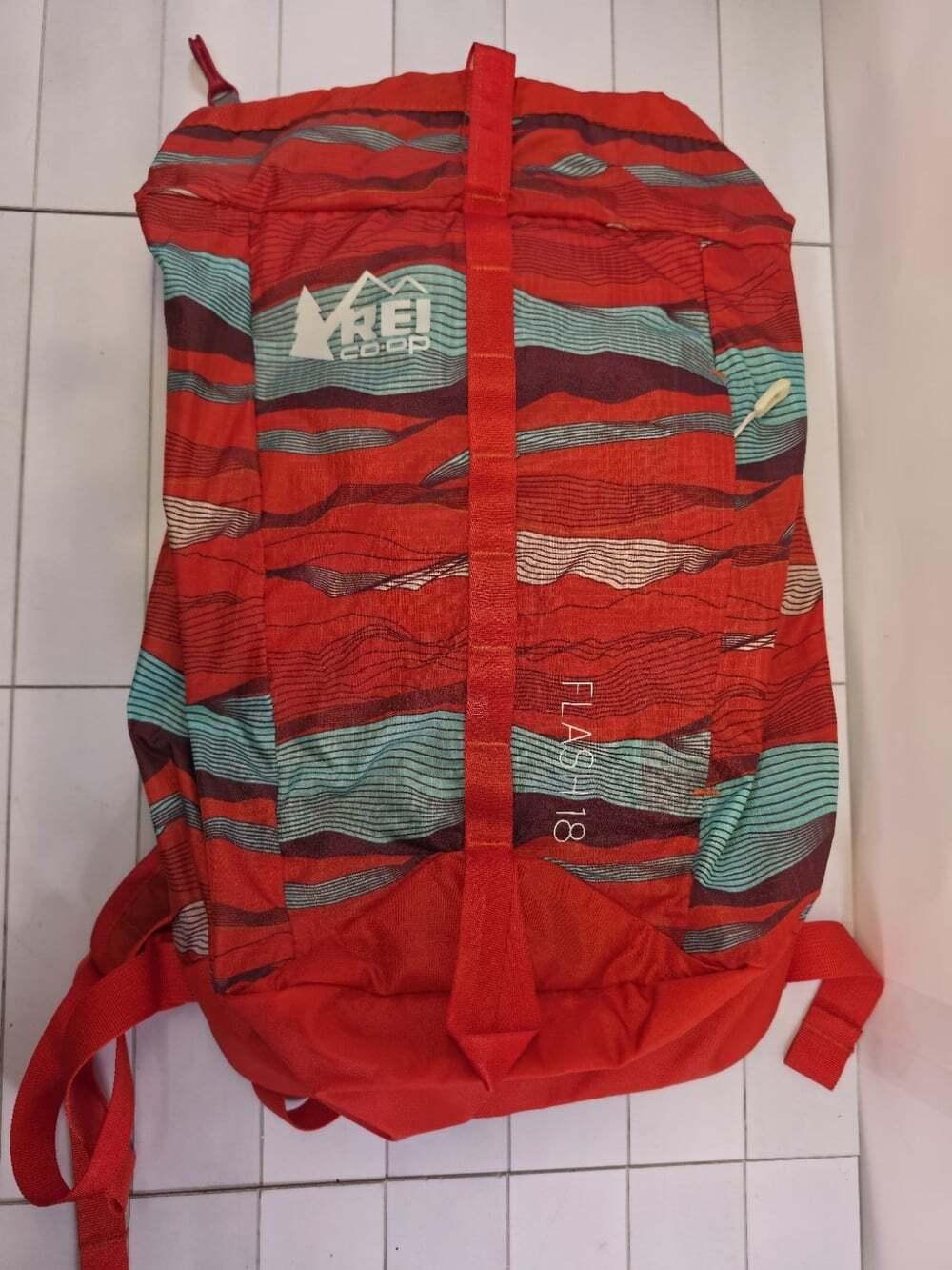 REI Co-Op Flash 18 Day Pack Backpack Red Hiking Travel Lightweight Packable